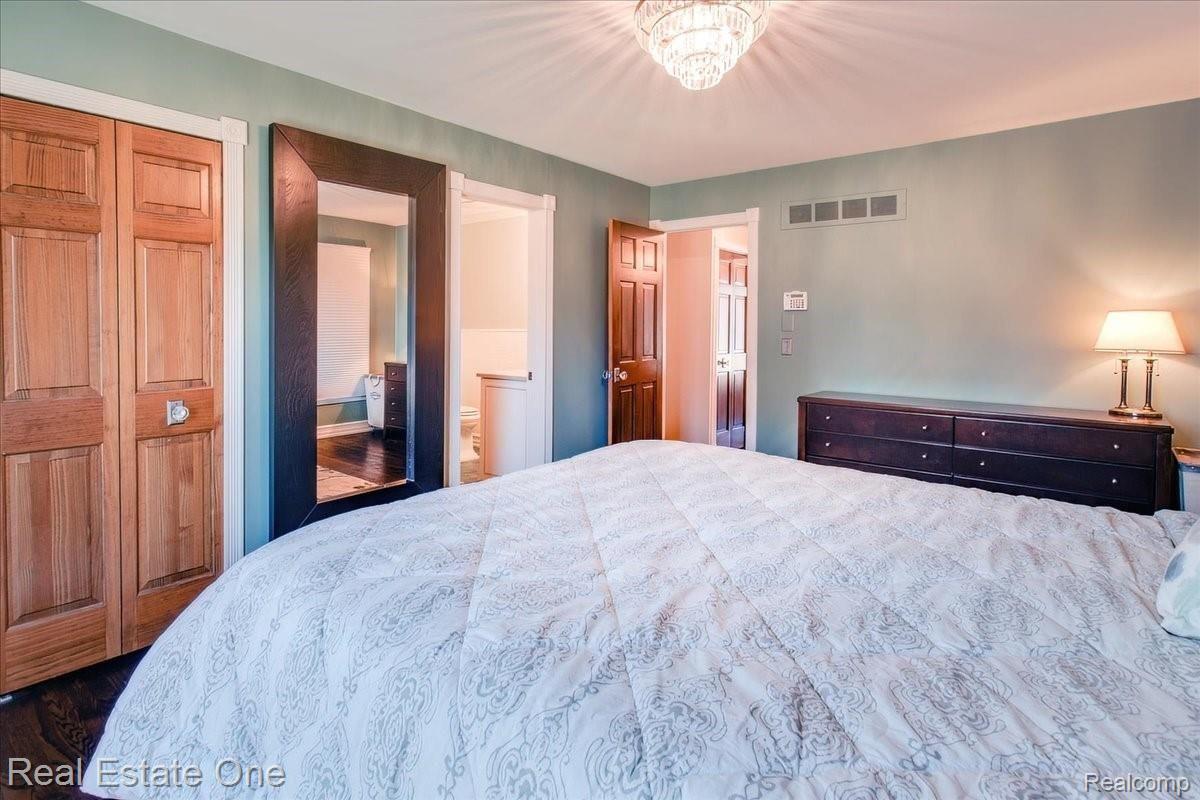 451 Lake Forest Road Rochester, MI 48309 - Photo 41 of 97 Remodeled master suite