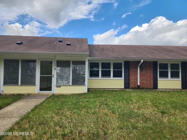 $2,395 | 341 B Canterbury Court, Lakewood, NJ 08701