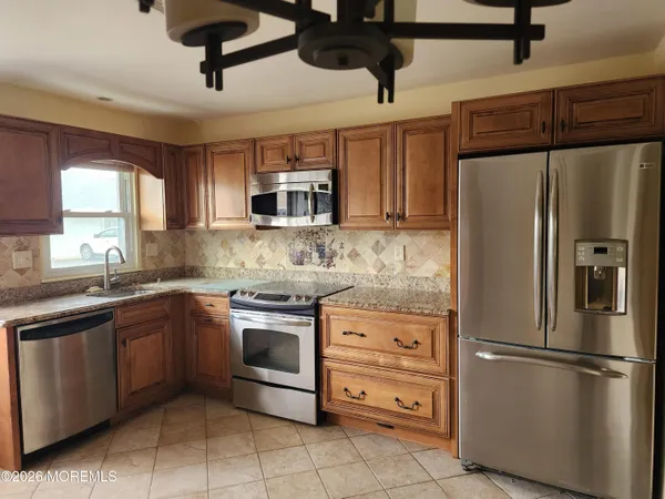 $2,395 | 341 B Canterbury Court, Lakewood, NJ 08701