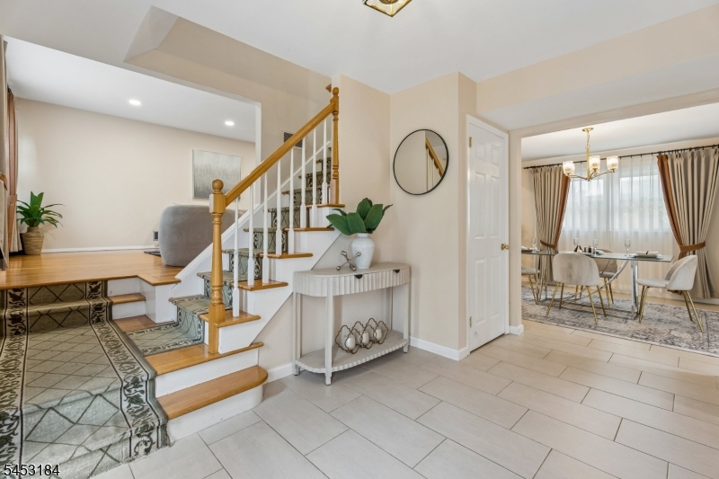 11 Morgan Road Parsippany, NJ 07054 - Photo 3 of 29 Gallery Image 3