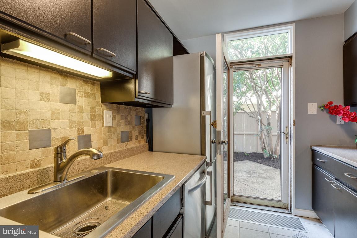 292 M Street Southwest, Unit 292 Washington, DC 20024 - Photo 7 of 29 Kitchen w/ newer sink, appliances and backsplash