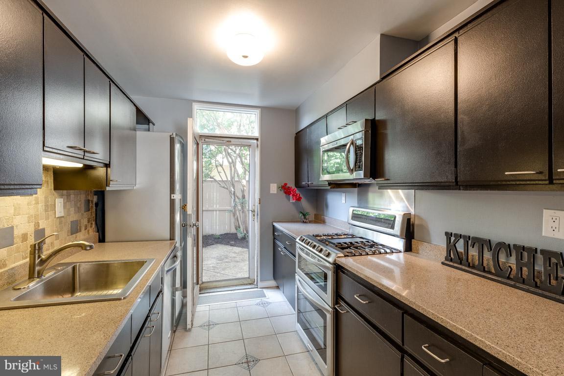 292 M Street Southwest, Unit 292 Washington, DC 20024 - Photo 8 of 29 Kitchen
