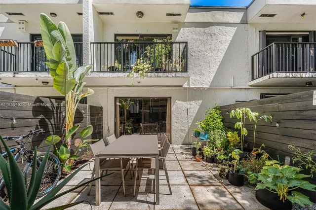 $635,000 | 3218 West Trade Avenue, Unit III3, Miami, FL 33133