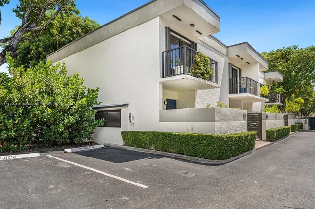 $635,000 | 3218 West Trade Avenue, Unit III3, Miami, FL 33133