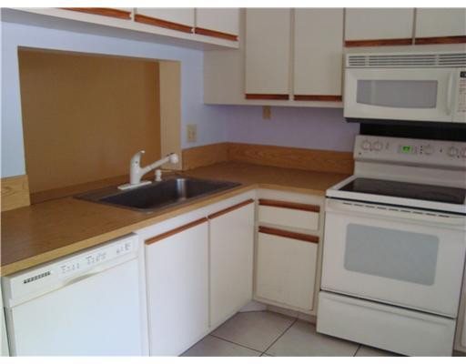 10924 West Sample Road, Unit B2 Coral Springs, FL 33065 - Photo 3 of 15 Kitchen
