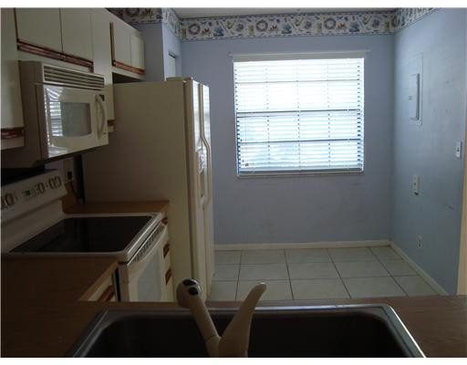 10924 West Sample Road, Unit B2 Coral Springs, FL 33065 - Photo 4 of 15 Kitchen
