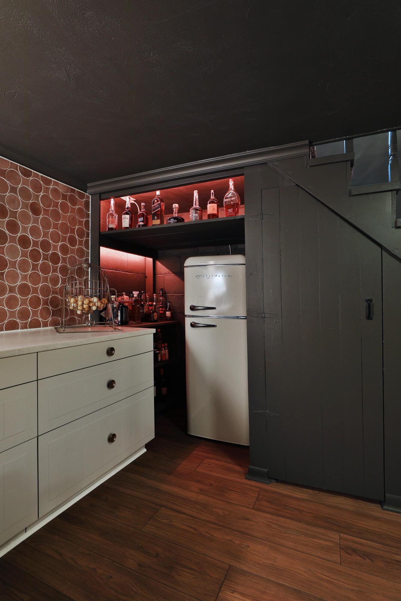 125 Sheffield Road Columbus, OH 43214 - Photo 47 of 60 Kitchenette/bar