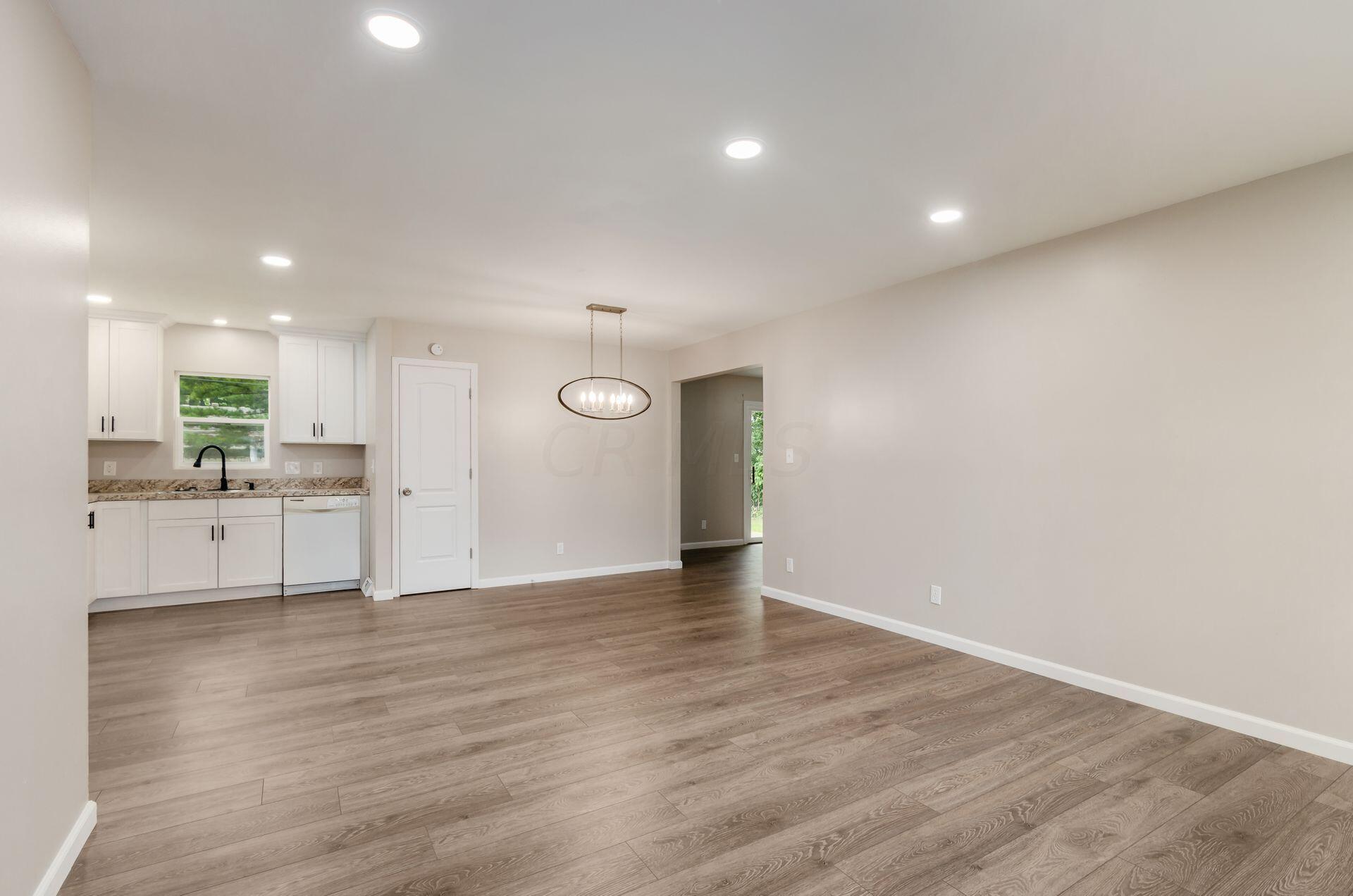 6107 Endicott Road Columbus, OH 43229 - Photo 7 of 36 Gallery Image 7