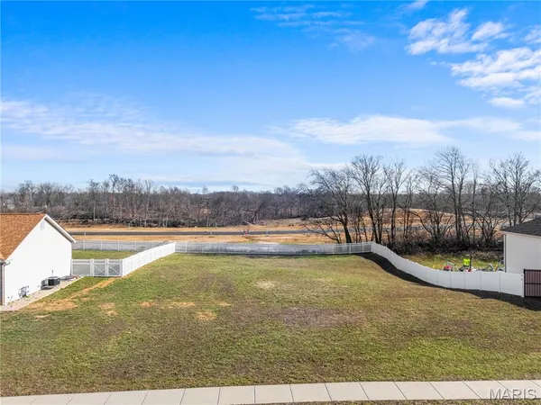 $65,000 | 1131 Castle Green Drive, Waterloo, IL 62298