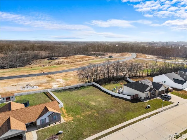 $65,000 | 1131 Castle Green Drive, Waterloo, IL 62298