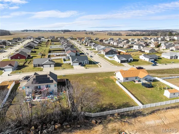 $65,000 | 1131 Castle Green Drive, Waterloo, IL 62298