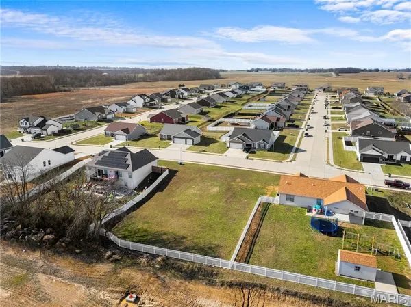 $65,000 | 1131 Castle Green Drive, Waterloo, IL 62298