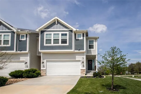 $375,000 | 2102 Southwest Holdbrooks Drive, Lee's Summit, MO 64082