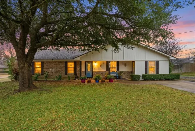 $379,000 | 109 East Moonlight Drive, Robinson, TX 76706