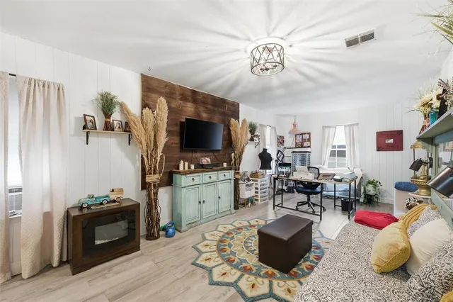 $379,000 | 109 East Moonlight Drive, Robinson, TX 76706