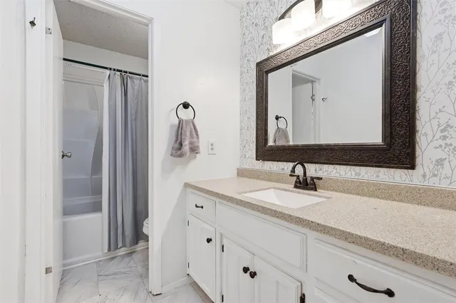 $379,000 | 109 East Moonlight Drive, Robinson, TX 76706