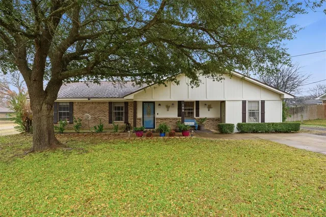 $379,000 | 109 East Moonlight Drive, Robinson, TX 76706