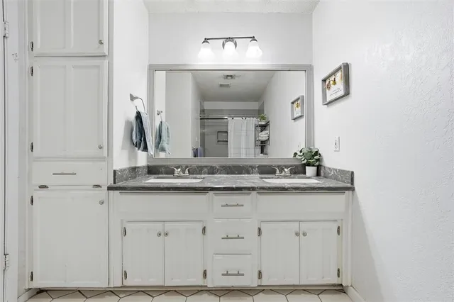 $379,000 | 109 East Moonlight Drive, Robinson, TX 76706