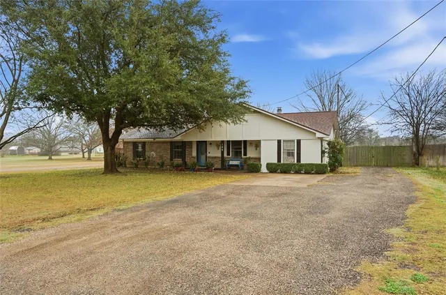 $379,000 | 109 East Moonlight Drive, Robinson, TX 76706