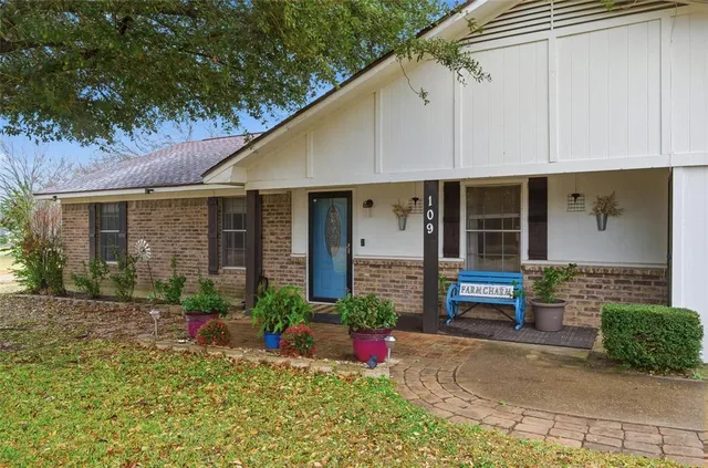 $379,000 | 109 East Moonlight Drive, Robinson, TX 76706