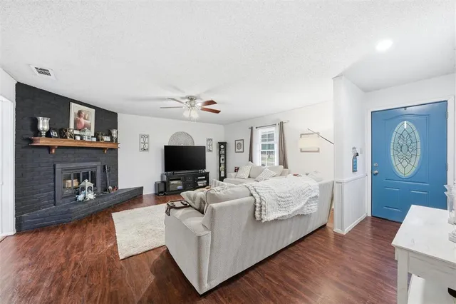 $379,000 | 109 East Moonlight Drive, Robinson, TX 76706