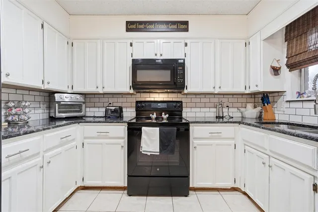 $379,000 | 109 East Moonlight Drive, Robinson, TX 76706