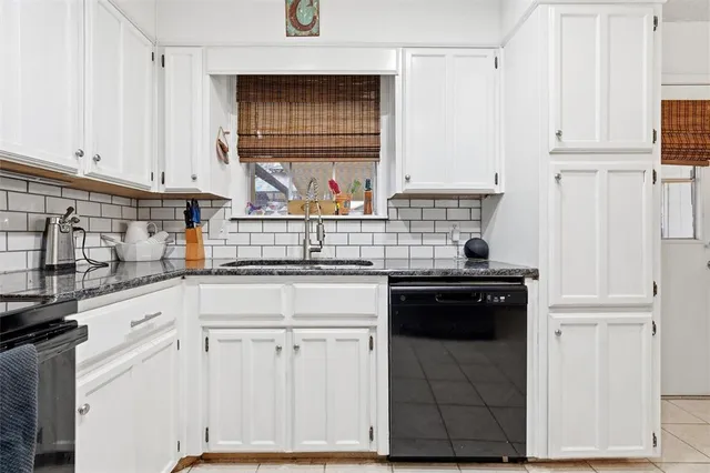 $379,000 | 109 East Moonlight Drive, Robinson, TX 76706