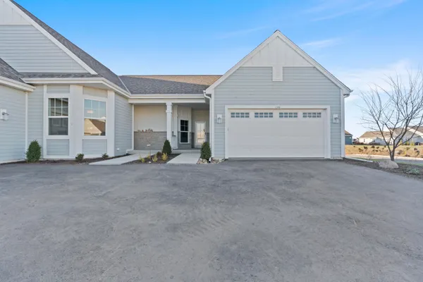 $694,900 | 1383 Prairie Creek Circle, Unit 16E, Oconomowoc, WI 53066