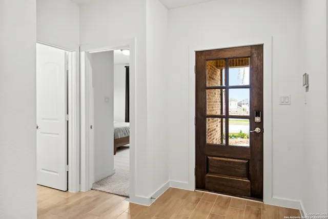 a view of entryway with bathroom