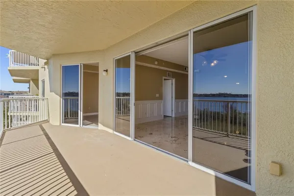 a en suite bathroom with a shower