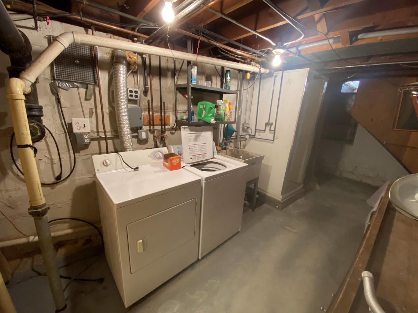 11270 Bell Road Lemont, IL 60439 - Photo 19 of 23 a utility room with dryer and washer