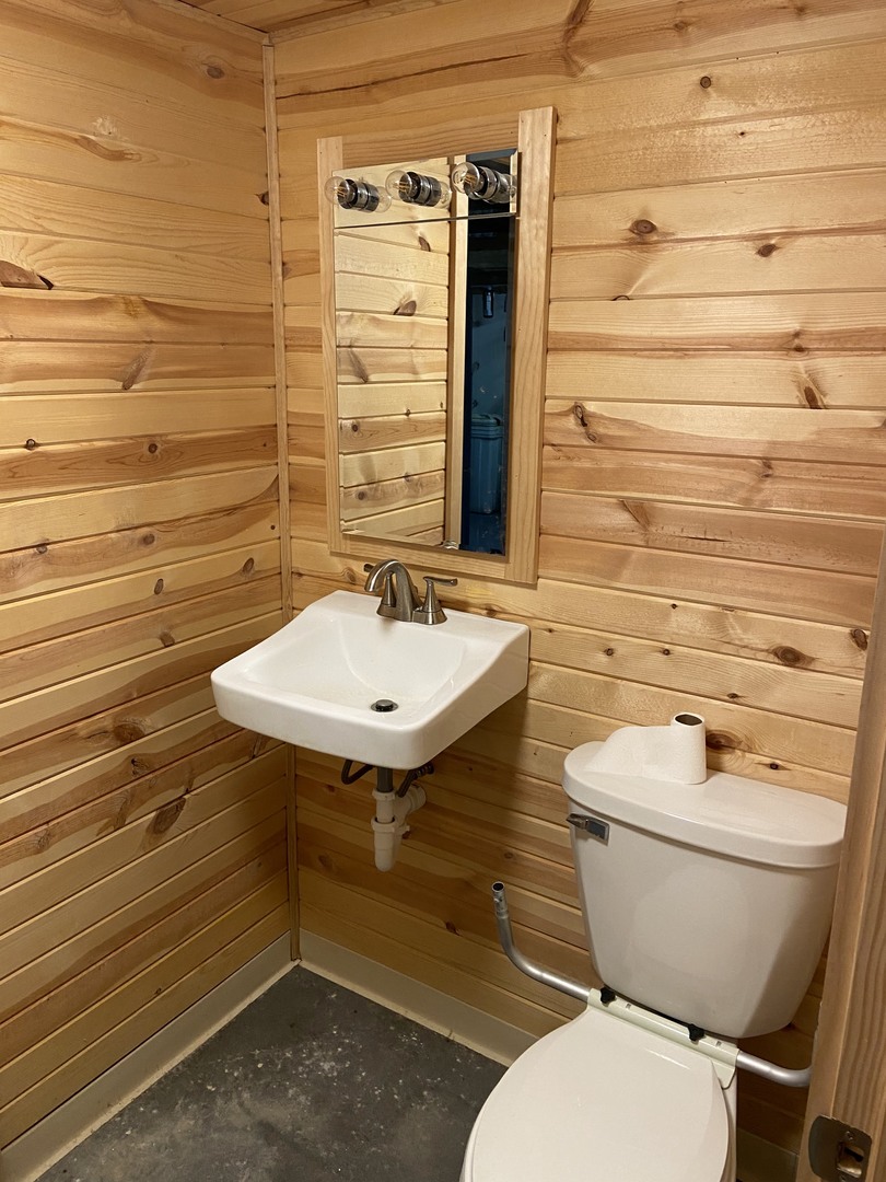11270 Bell Road Lemont, IL 60439 - Photo 7 of 23 a bathroom with a sink a toilet and mirror