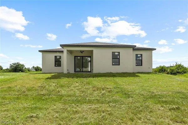 a view of a house with a backyard