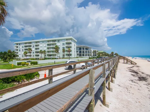 $2,500 | 4049 Ocean Drive, Unit 201, Vero Beach, FL 32963