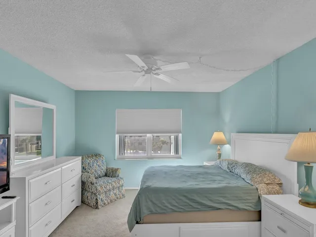 $2,500 | 4049 Ocean Drive, Unit 201, Vero Beach, FL 32963