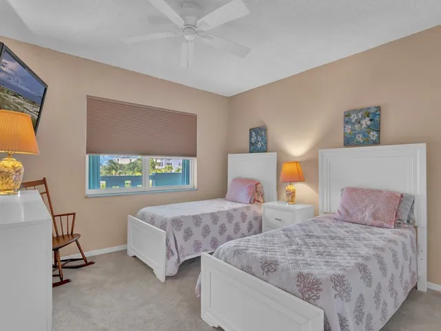 $2,500 | 4049 Ocean Drive, Unit 201, Vero Beach, FL 32963