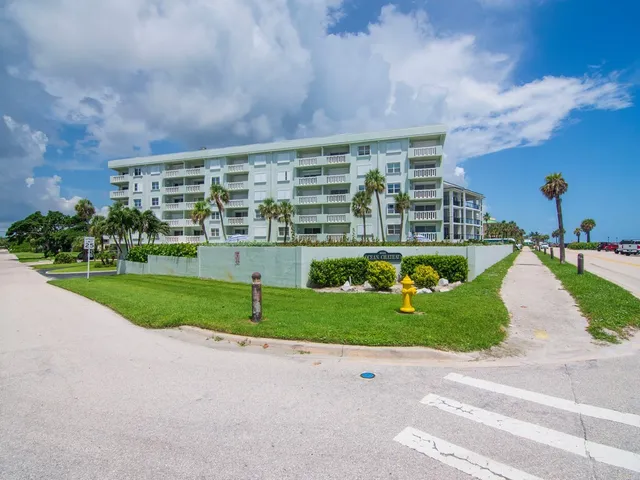 $2,500 | 4049 Ocean Drive, Unit 201, Vero Beach, FL 32963