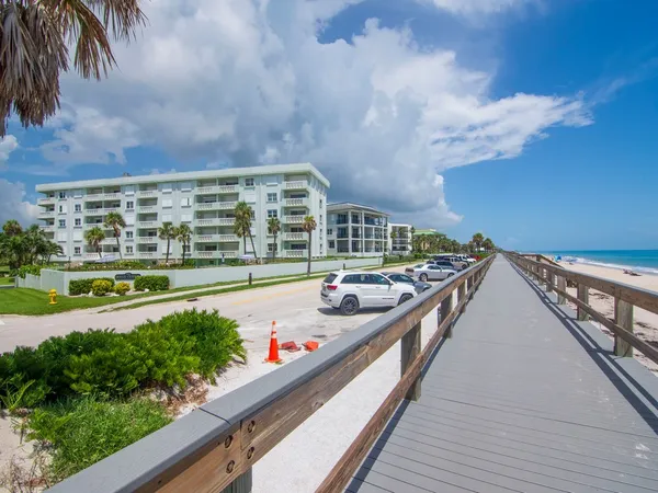 $2,500 | 4049 Ocean Drive, Unit 201, Vero Beach, FL 32963