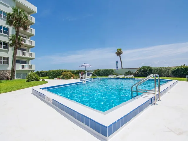 $2,500 | 4049 Ocean Drive, Unit 201, Vero Beach, FL 32963