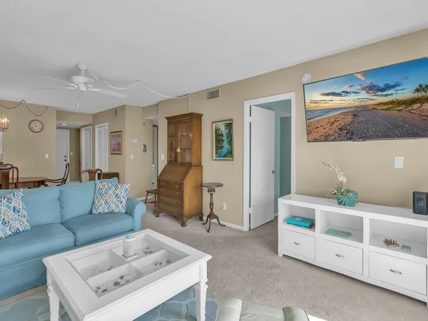 $2,500 | 4049 Ocean Drive, Unit 201, Vero Beach, FL 32963