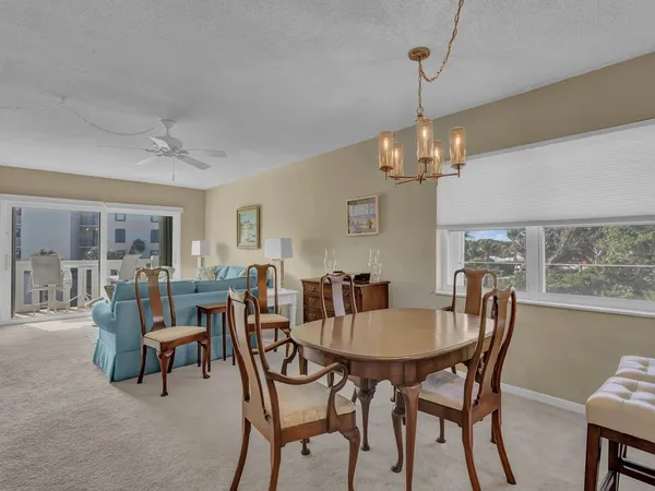 $2,500 | 4049 Ocean Drive, Unit 201, Vero Beach, FL 32963