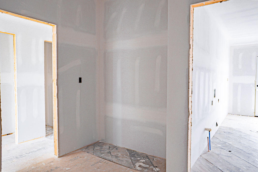426 Concord Road Richmond, KY 40475 - Photo 24 of 43 transition from Main Closet to Laundry/Mud Room