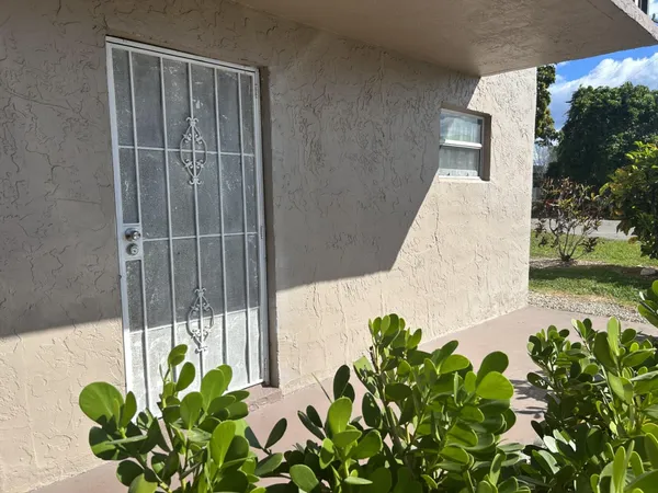 $1,350 | 729 Lori Drive, Unit 101, Palm Springs, FL 33461