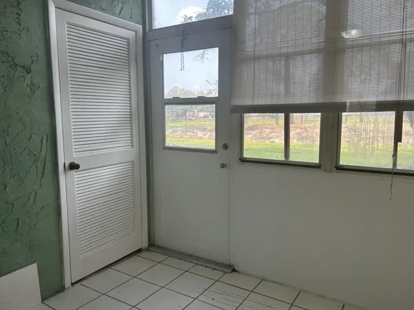 $1,350 | 729 Lori Drive, Unit 101, Palm Springs, FL 33461