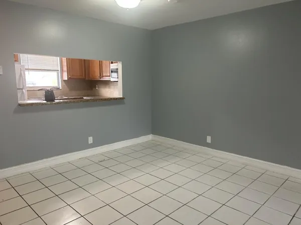 $1,350 | 729 Lori Drive, Unit 101, Palm Springs, FL 33461