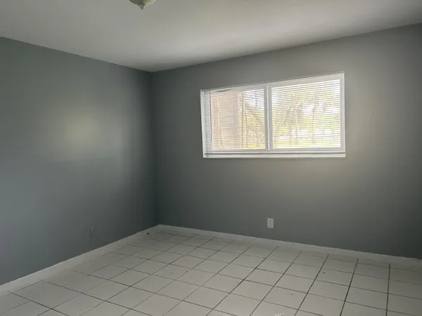 $1,350 | 729 Lori Drive, Unit 101, Palm Springs, FL 33461