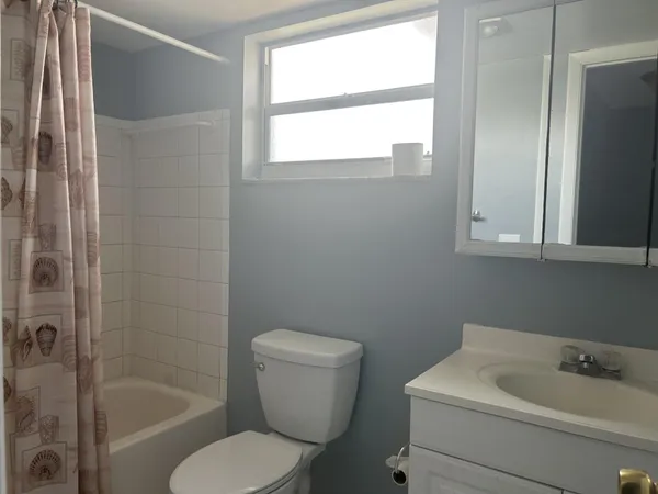 $1,350 | 729 Lori Drive, Unit 101, Palm Springs, FL 33461