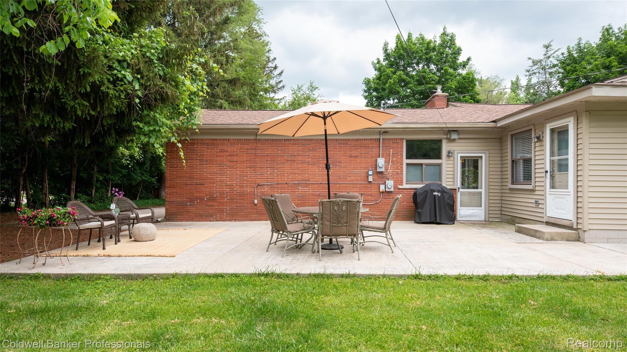 35932 Hardenburg Road Farmington, MI 48331 - Photo 3 of 34 00__4.jpg