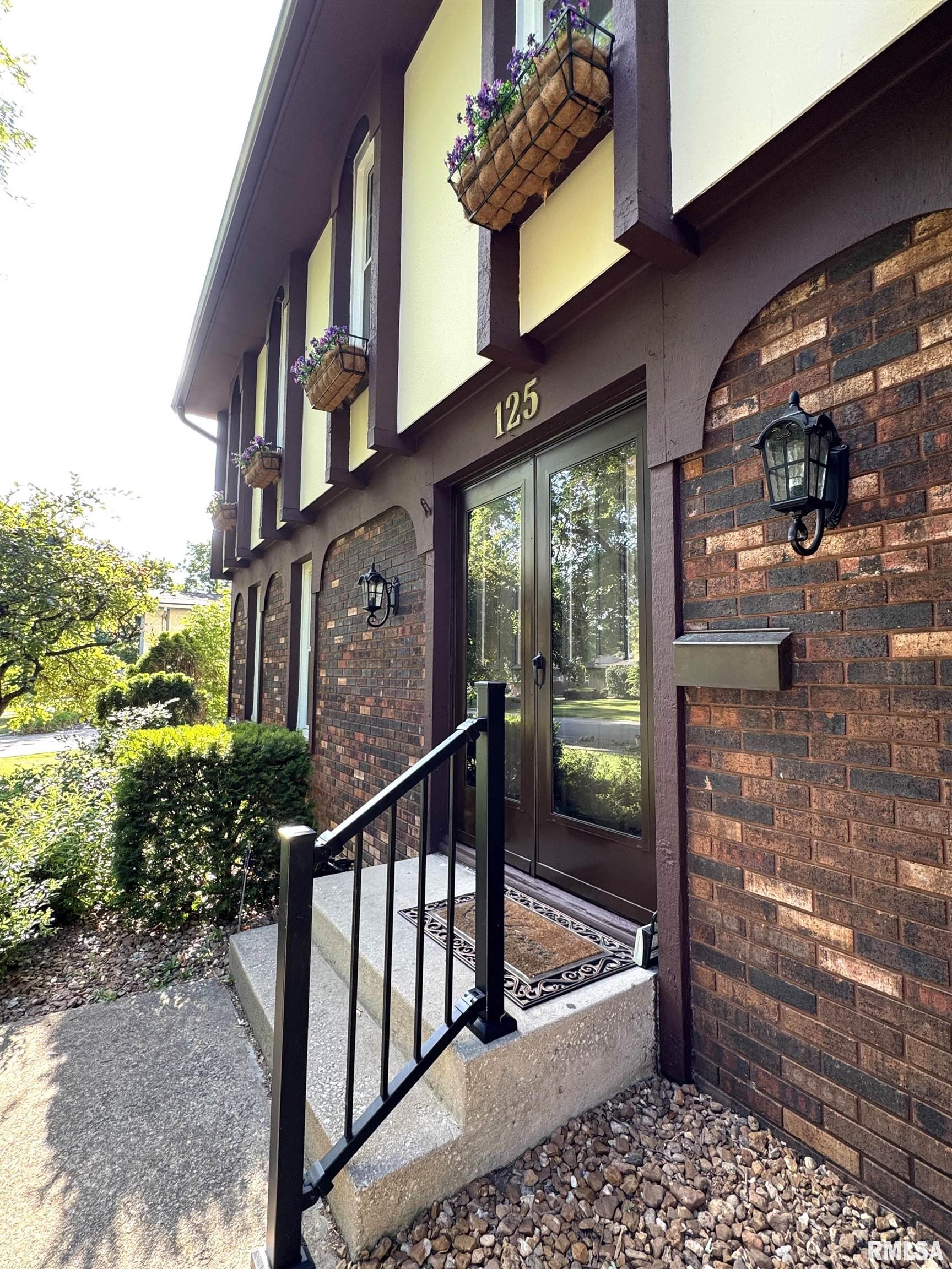 125 Pinehurst Drive Springfield, IL 62704 - Photo 4 of 48