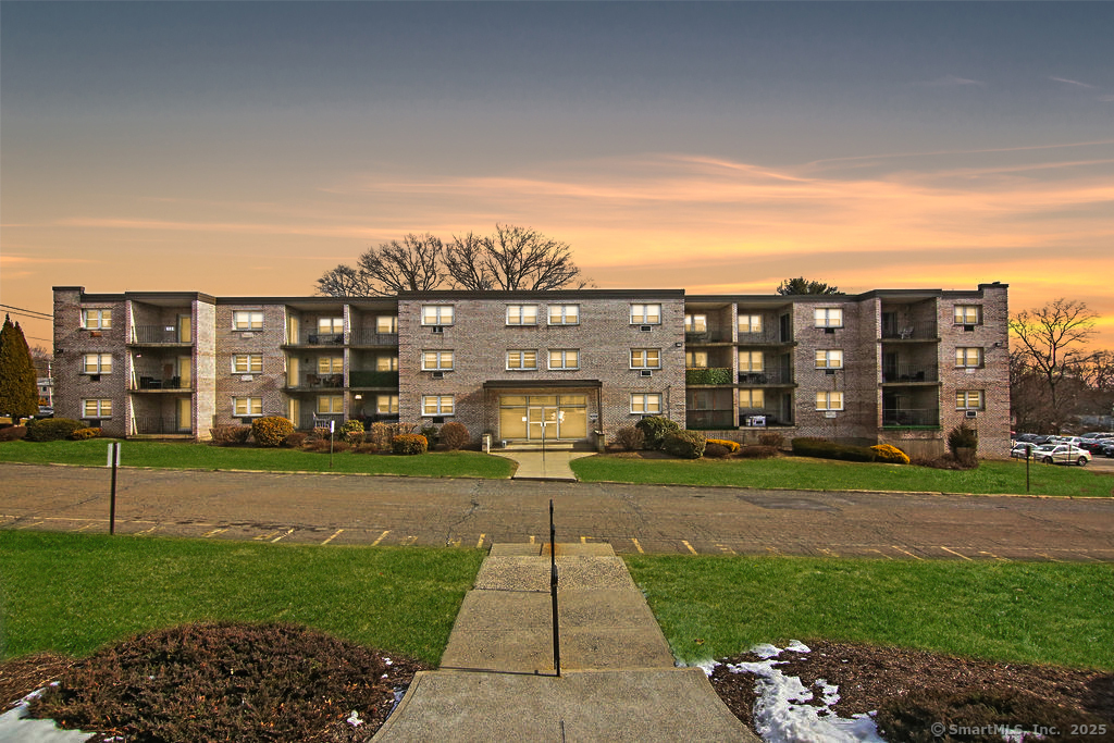 300 Meadowside Road, Unit 312 Milford, CT 06460 - Photo 1 of 1
